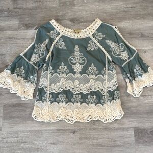 Democracy Boho Olive/Cream Lace top Sz XS Bell sleeves